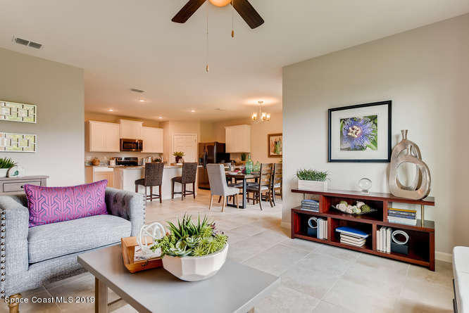 CALI MODEL LIVING ROOM