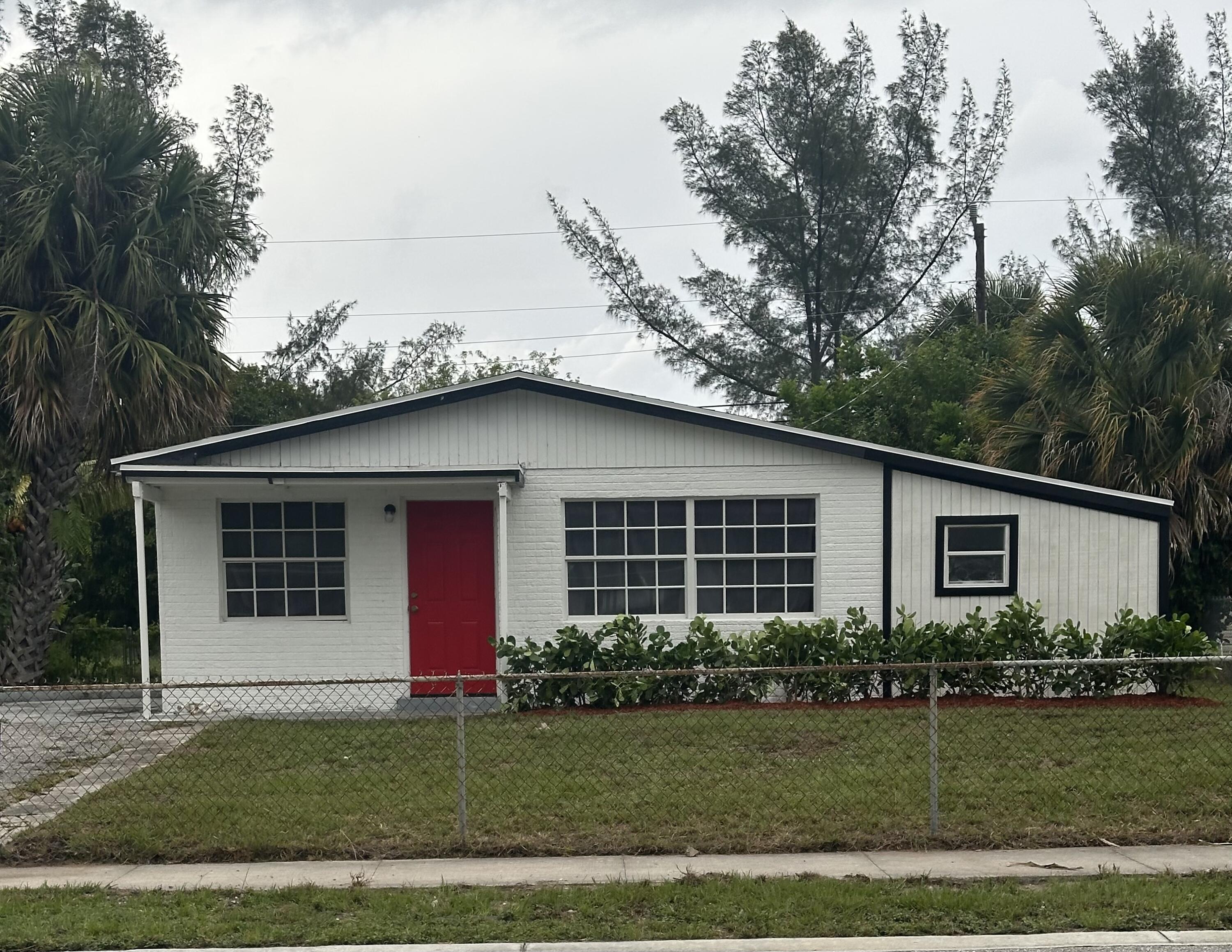 1210 Avenue R Riviera Beach, FL 33404 - Photo 3 of 22 IMG_6255