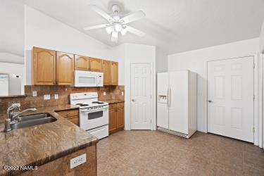4780 East Goss Road Rimrock, AZ 86335 - Photo 6 of 25 Goss Kitchen 1