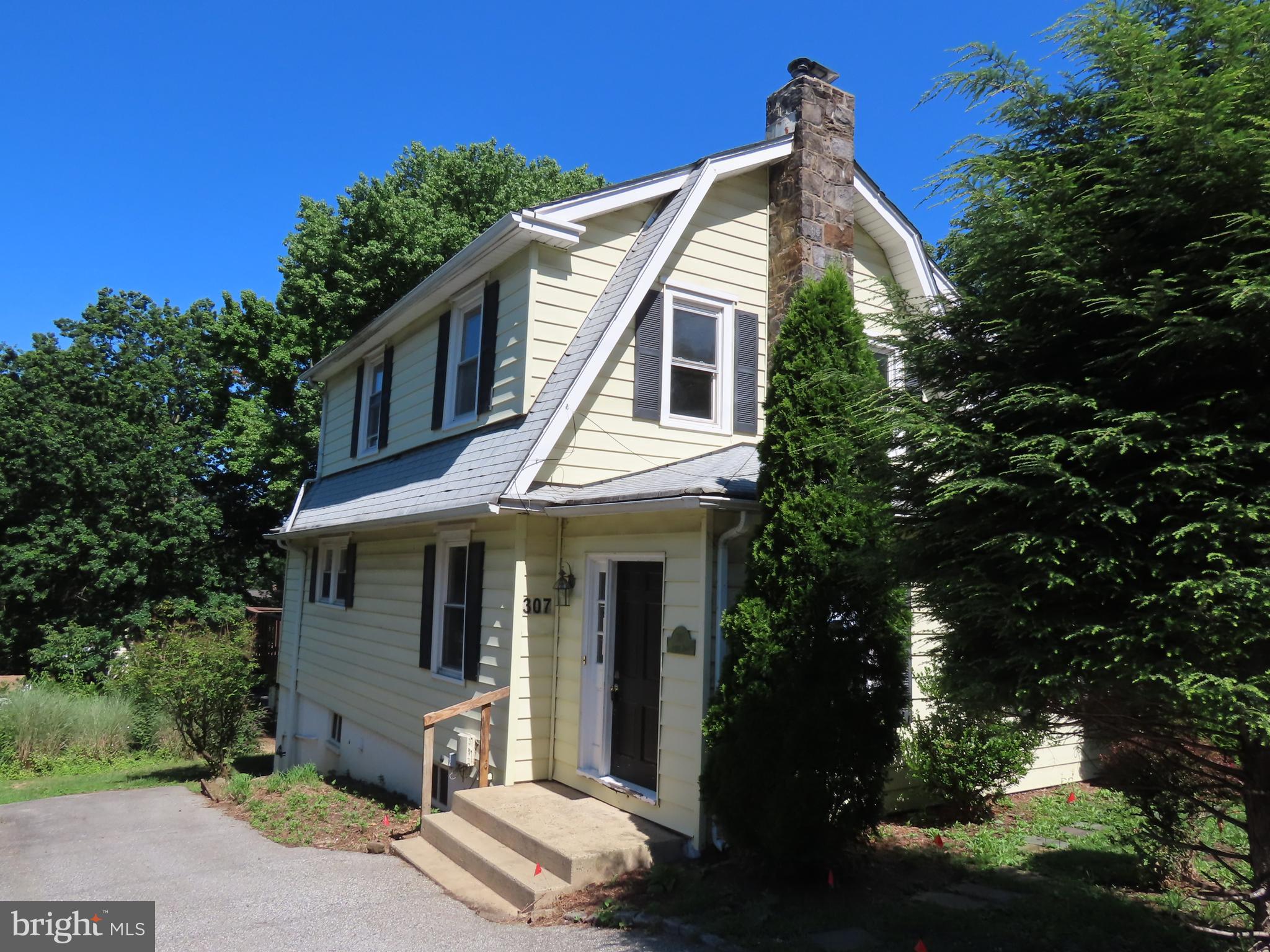 307 Marsh Road Wilmington, DE 19809 - Photo 3 of 15 Left front profile with entrance to encl porch