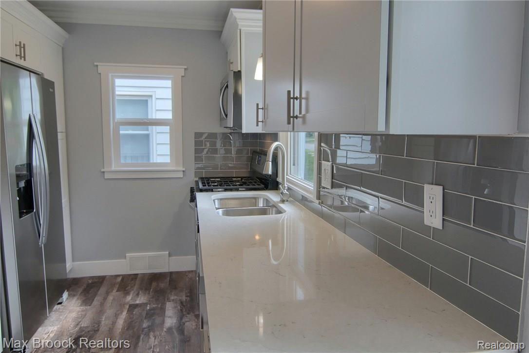 543 Stratford Road Ferndale, MI 48220 - Photo 2 of 21 543 Stratford Kitchen ll.jpg