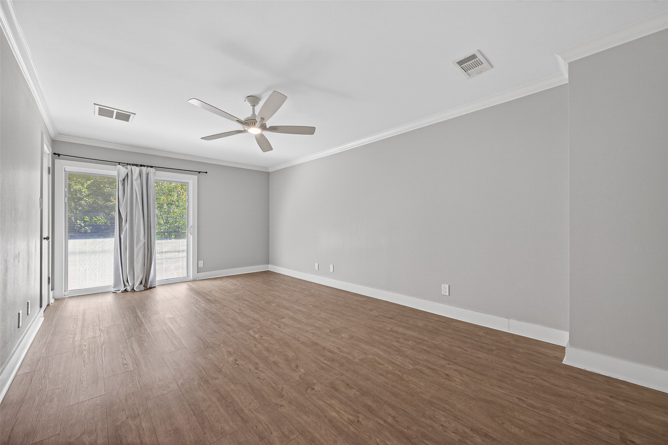 1805 Witte Road, Unit 3 Houston, TX 77080 - Photo 16 of 33 a view of an empty room with wooden floor and a window