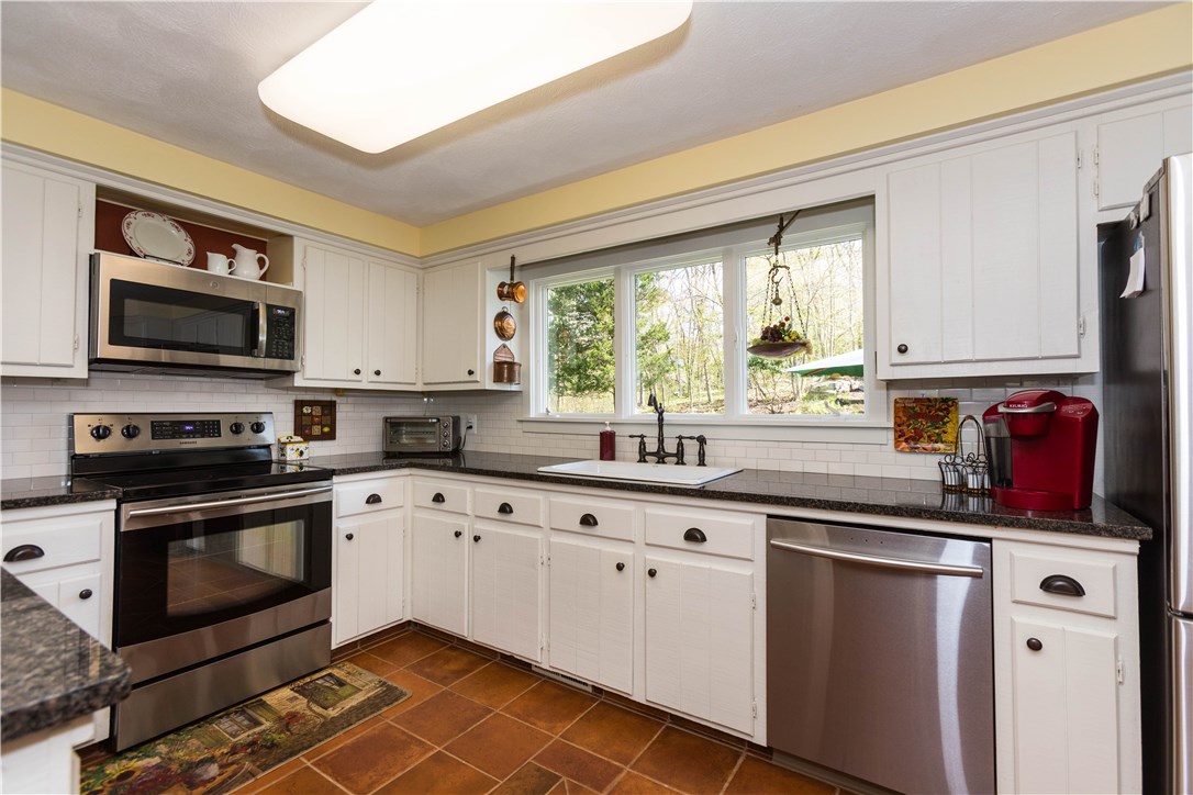 141 Evans Road Glocester, RI 02814 - Photo 4 of 40
