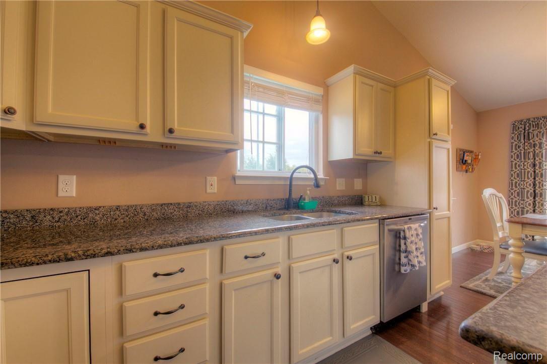 9164 Oneida Way Pinckney, MI 48169 - Photo 8 of 29 930A7995_6_7.jpg