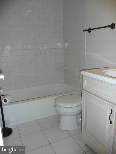 10024 Stedwick Road, Unit 303 Gaithersburg, MD 20886 - Photo 15 of 23 Bath (Master)