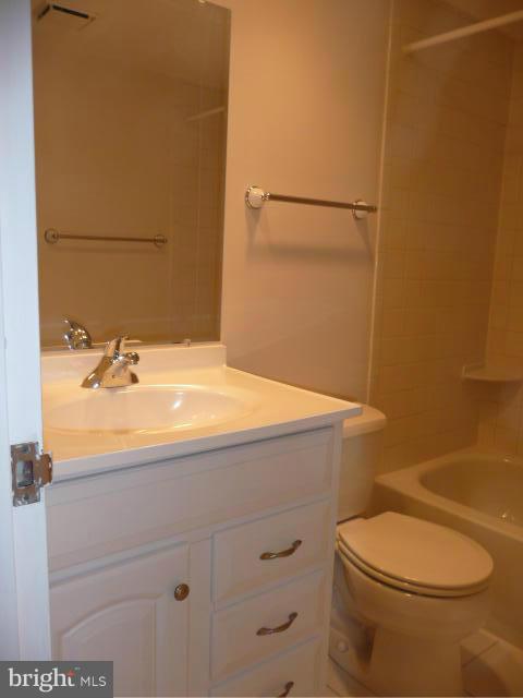 10024 Stedwick Road, Unit 303 Gaithersburg, MD 20886 - Photo 17 of 23 Bath