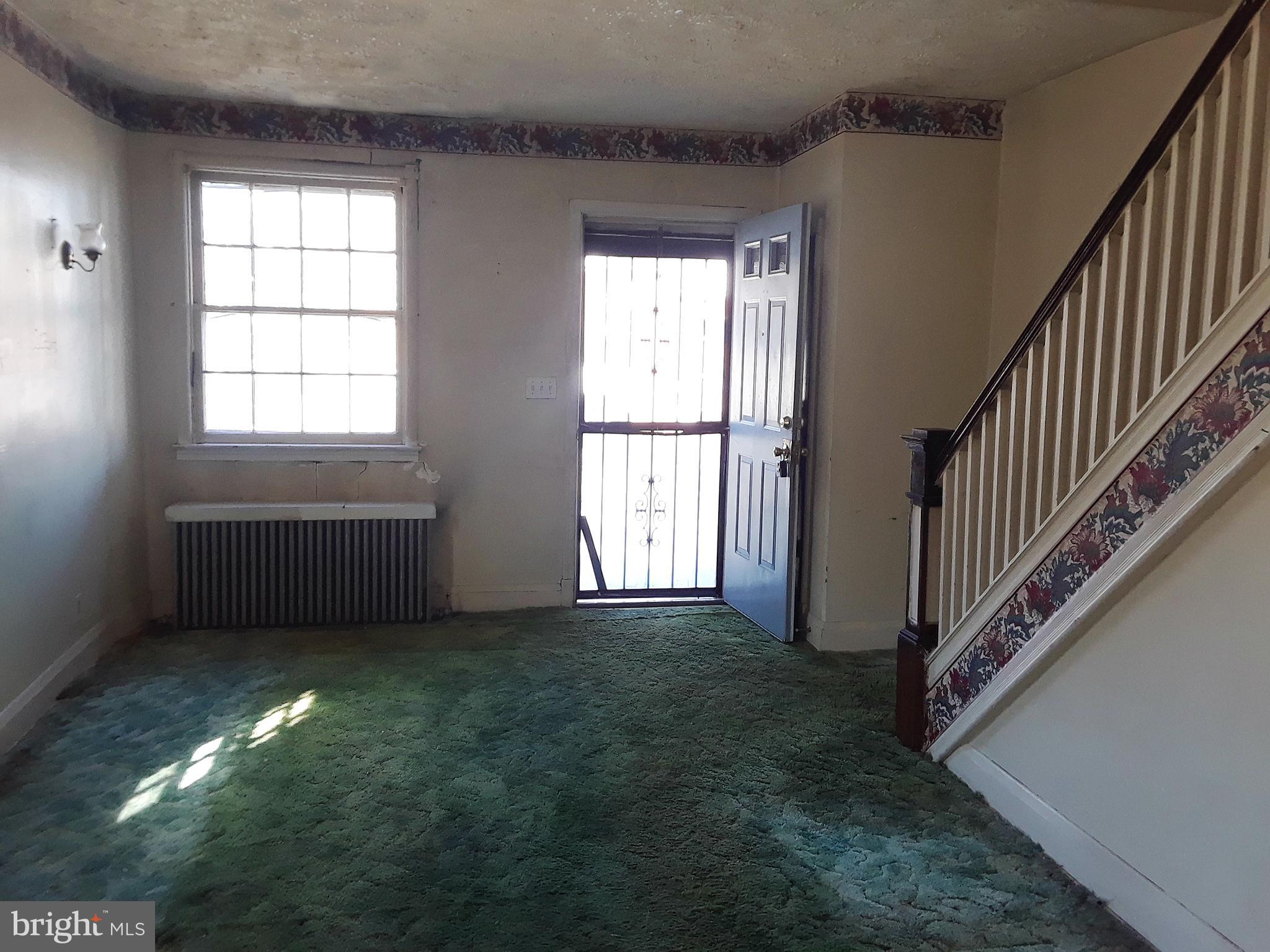 3719 Colborne Road Baltimore, MD 21229 - Photo 3 of 11 Living Room