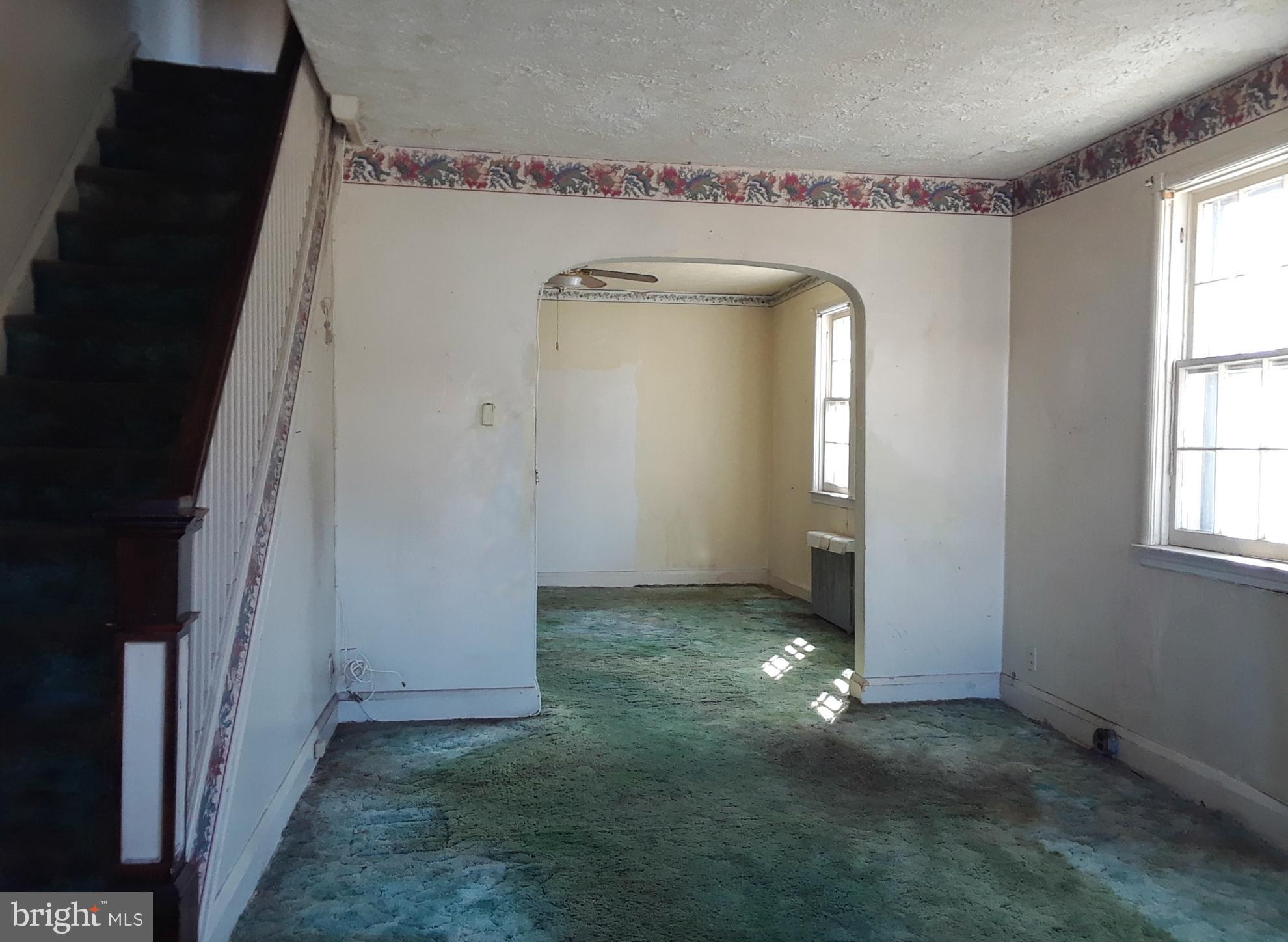 3719 Colborne Road Baltimore, MD 21229 - Photo 4 of 11 Living Room