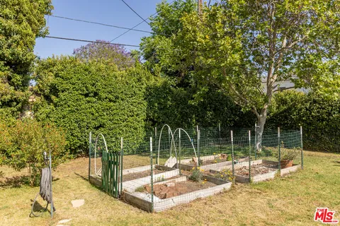 $899,000 | 8362 Shirley Avenue, Northridge, CA 91324