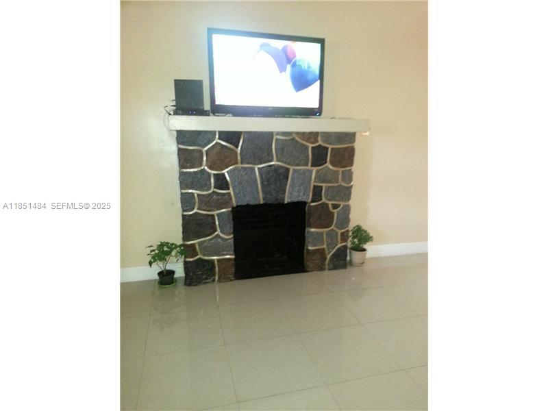 321 Northwest 13th Avenue Miami, FL 33125 - Photo 3 of 13