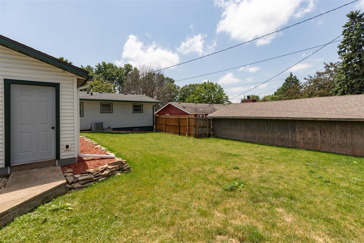 1823 18 1/2 Street Northwest Rochester, MN 55901 - Photo 33 of 36