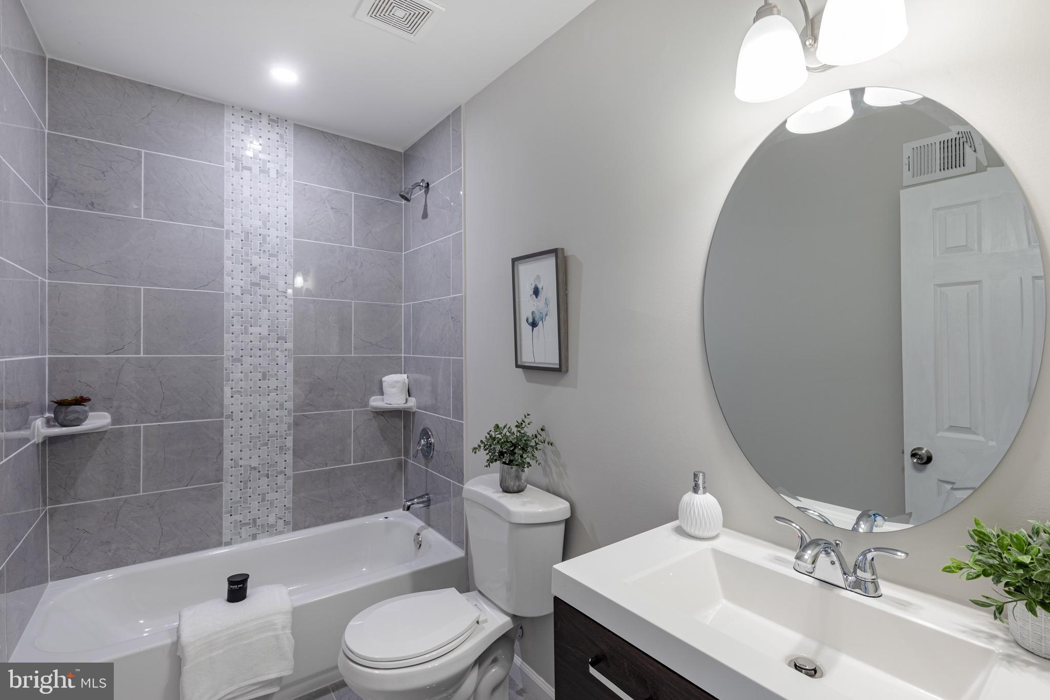 2016 16th Street Southeast Washington, DC 20020 - Photo 16 of 18 Upper Bath