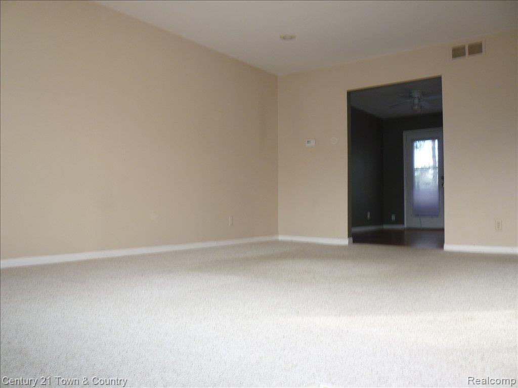 3140 Summers Road Keego Harbor, MI 48320 - Photo 2 of 5 P1010598