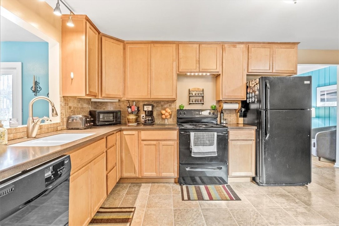 176 Long Pond Road Greece, NY 14612 - Photo 7 of 34