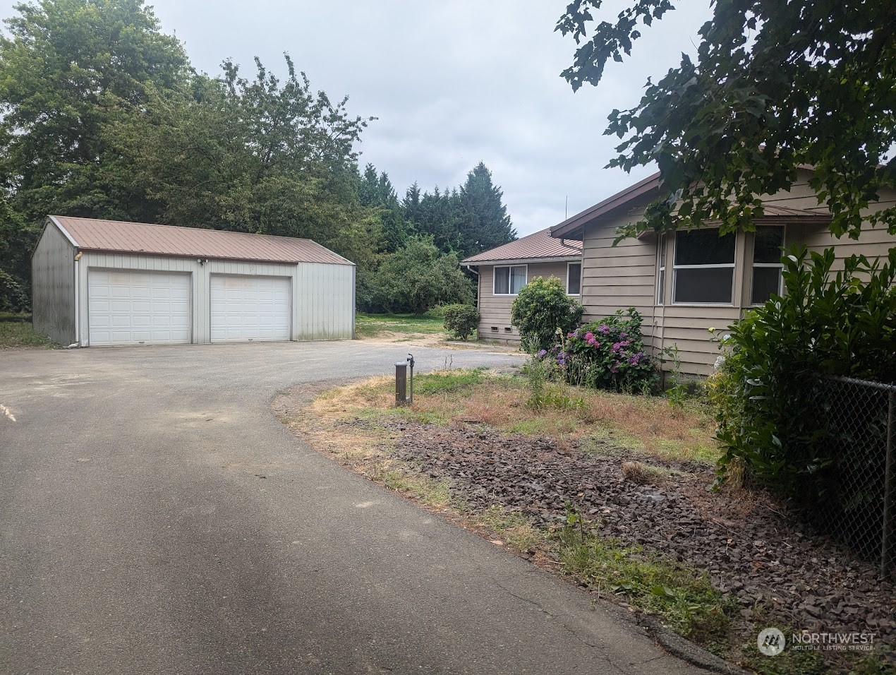 18429 Tualco Road Monroe, WA 98272 - Photo 2 of 5 a front view of a house with garden