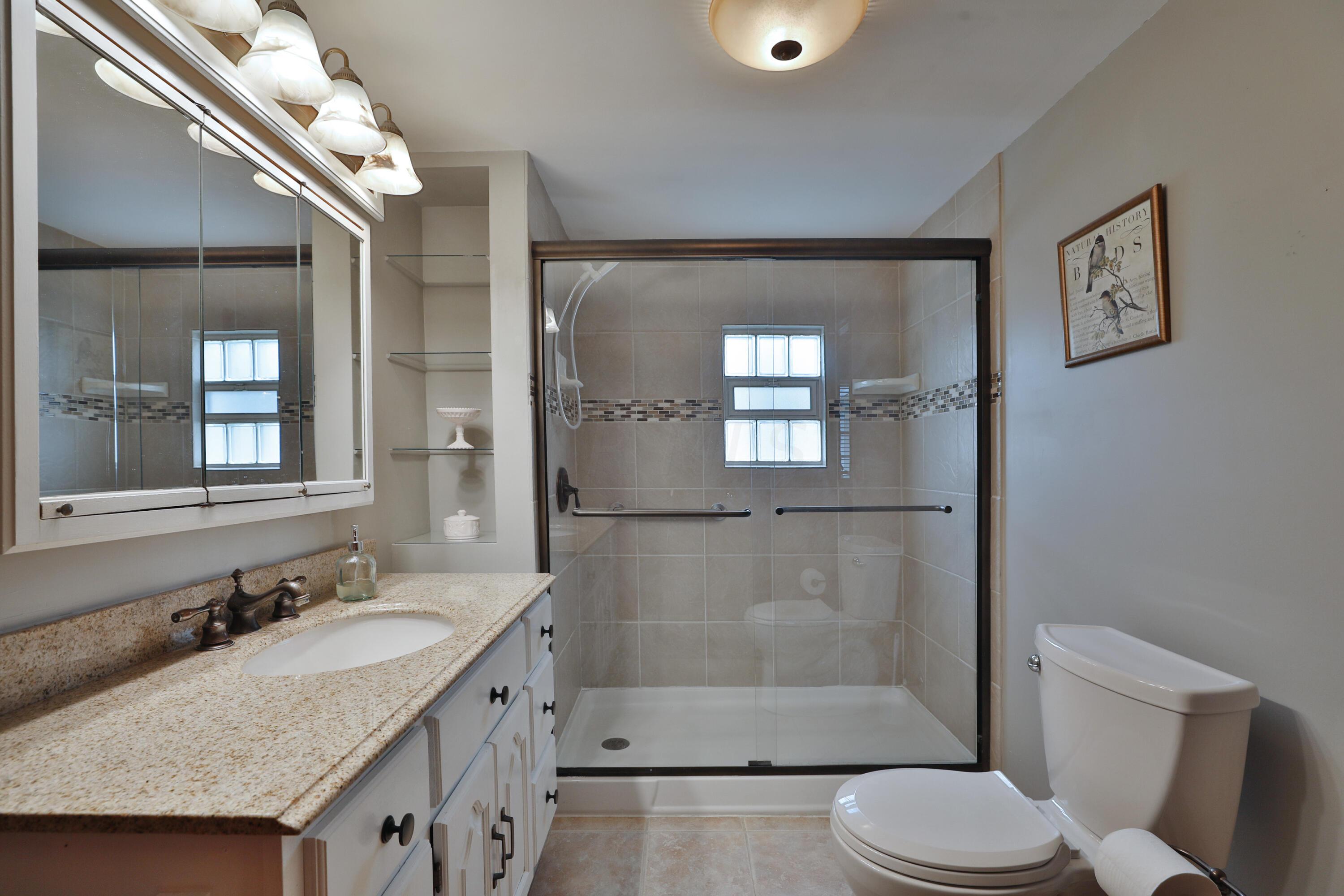 390 East Beaumont Road Columbus, OH 43214 - Photo 24 of 52 First floor full bath