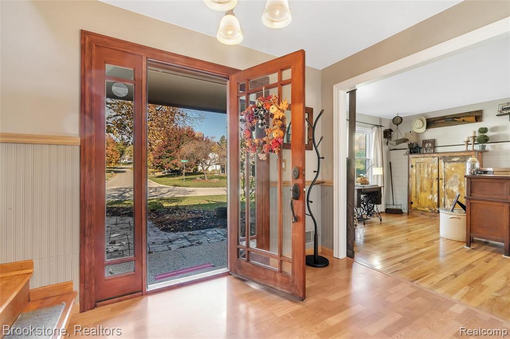 811 Croydon Road Rochester Hills, MI 48309 - Photo 3 of 47
