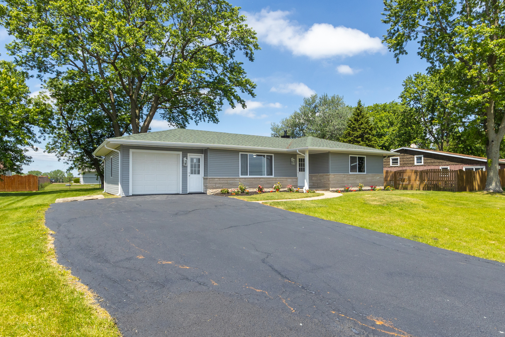 1503 Rickey Drive Joliet, IL 60433 - Photo 2 of 26