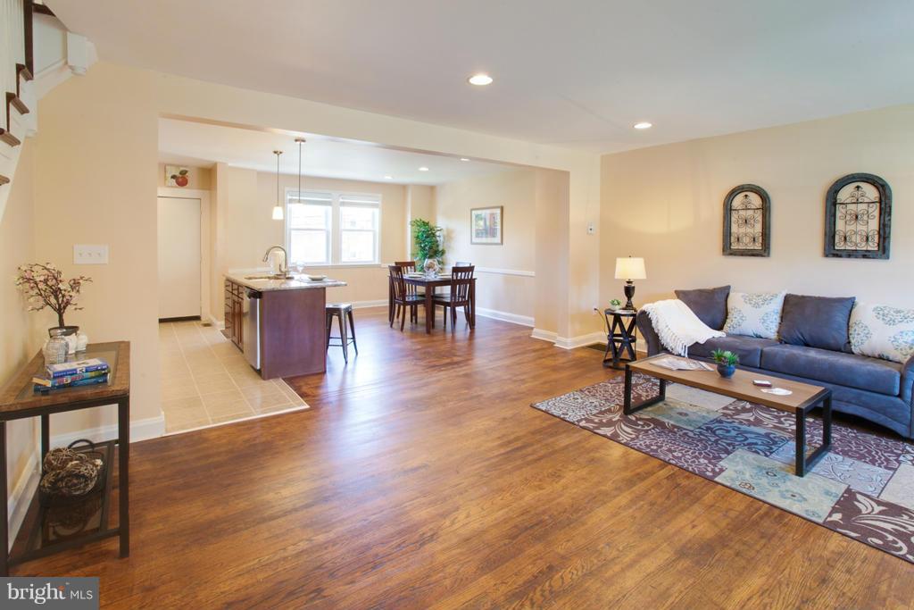 1531 Northgate Road Baltimore, MD 21218 - Photo 6 of 28 Living Room