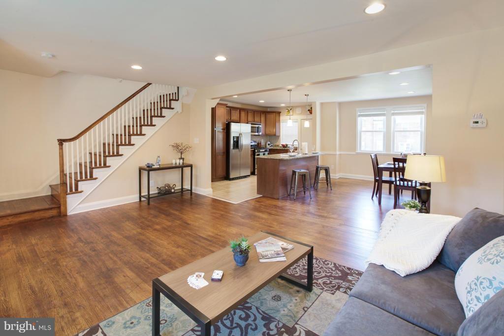 1531 Northgate Road Baltimore, MD 21218 - Photo 7 of 28 Living Room