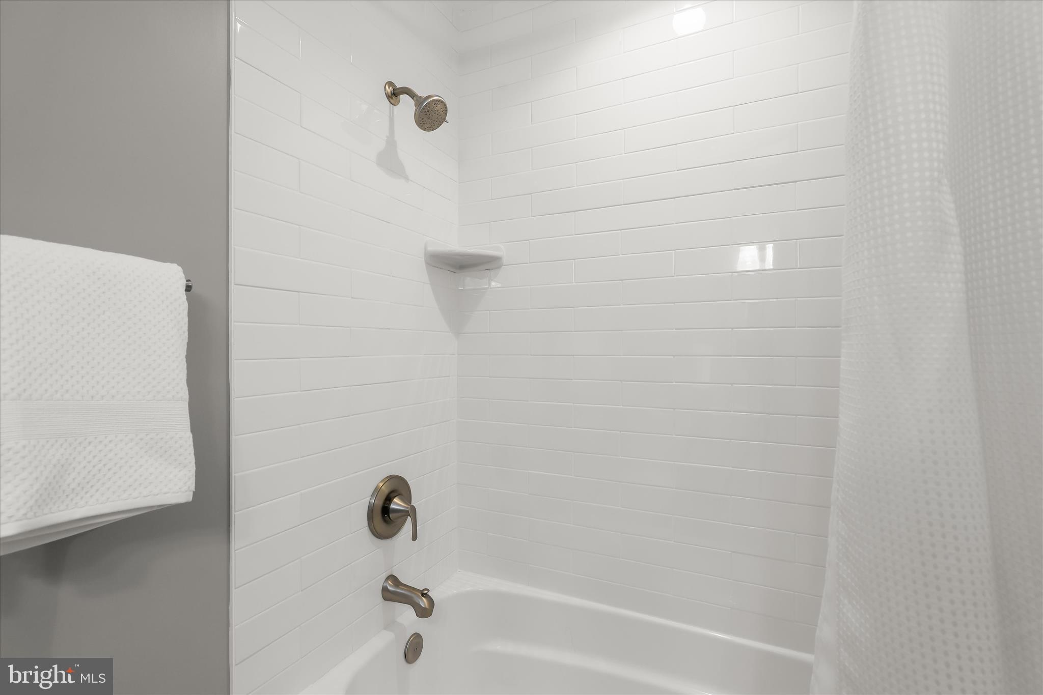 792 Match Point Drive Arnold, MD 21012 - Photo 22 of 43 a bathroom with a bathtub