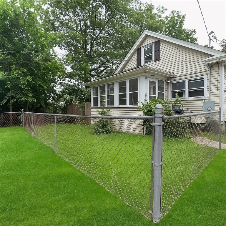 23 Eldert Street Springfield, MA 01109 - Photo 5 of 27 a front view of house with yard and green space