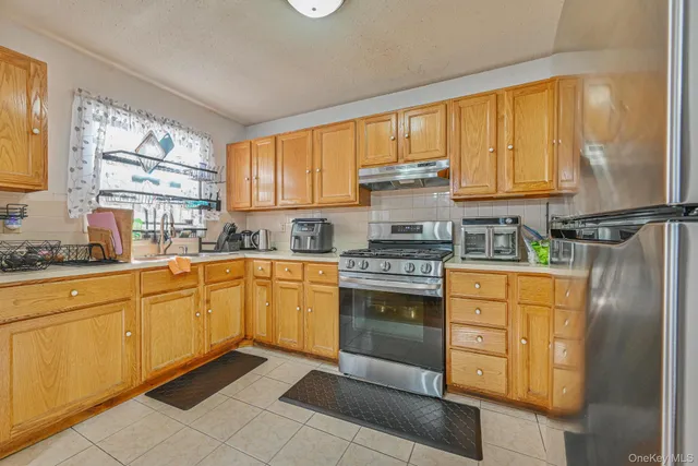 $899,999 | 2087 Union Street | Brownsville