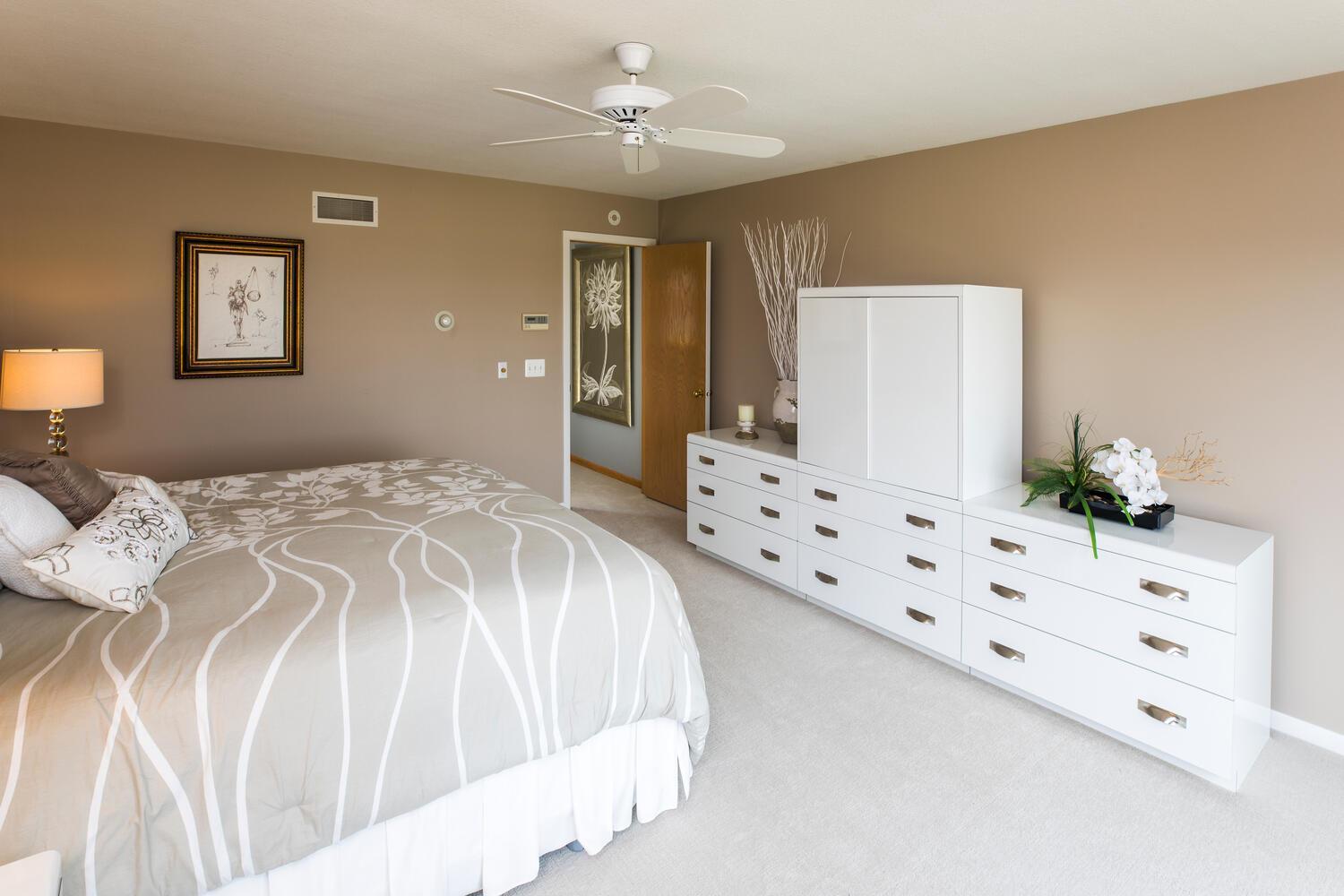10842 Mt Curve Road Eden Prairie, MN 55347 - Photo 25 of 40 Gallery Image 25