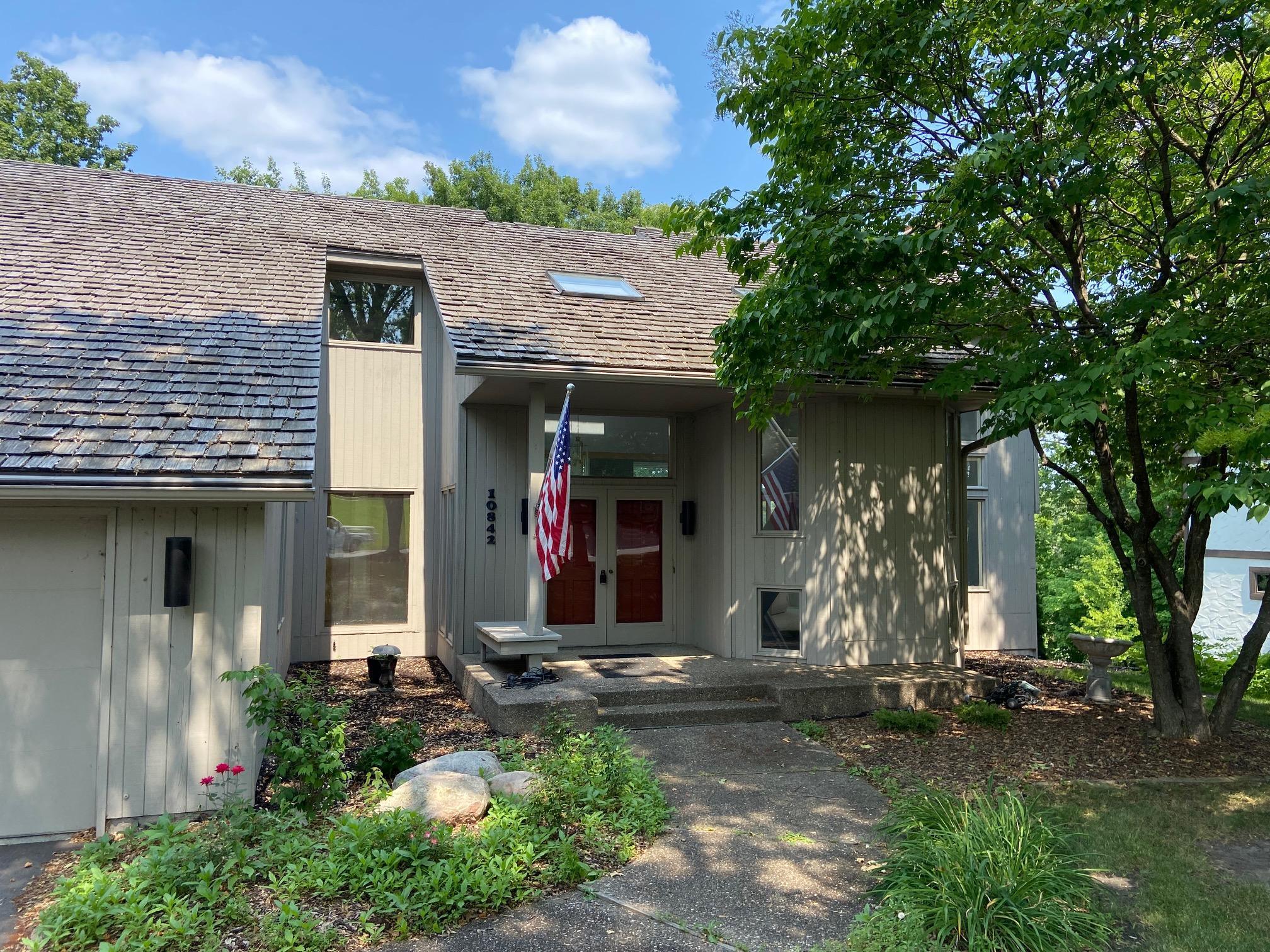 10842 Mt Curve Road Eden Prairie, MN 55347 - Photo 6 of 40 Gallery Image 6