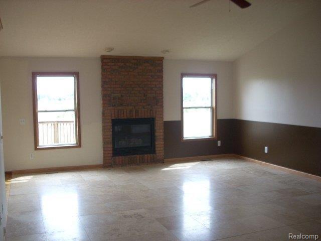 4081 West Coon Lake Road Howell, MI 48843 - Photo 3 of 11 Living Room