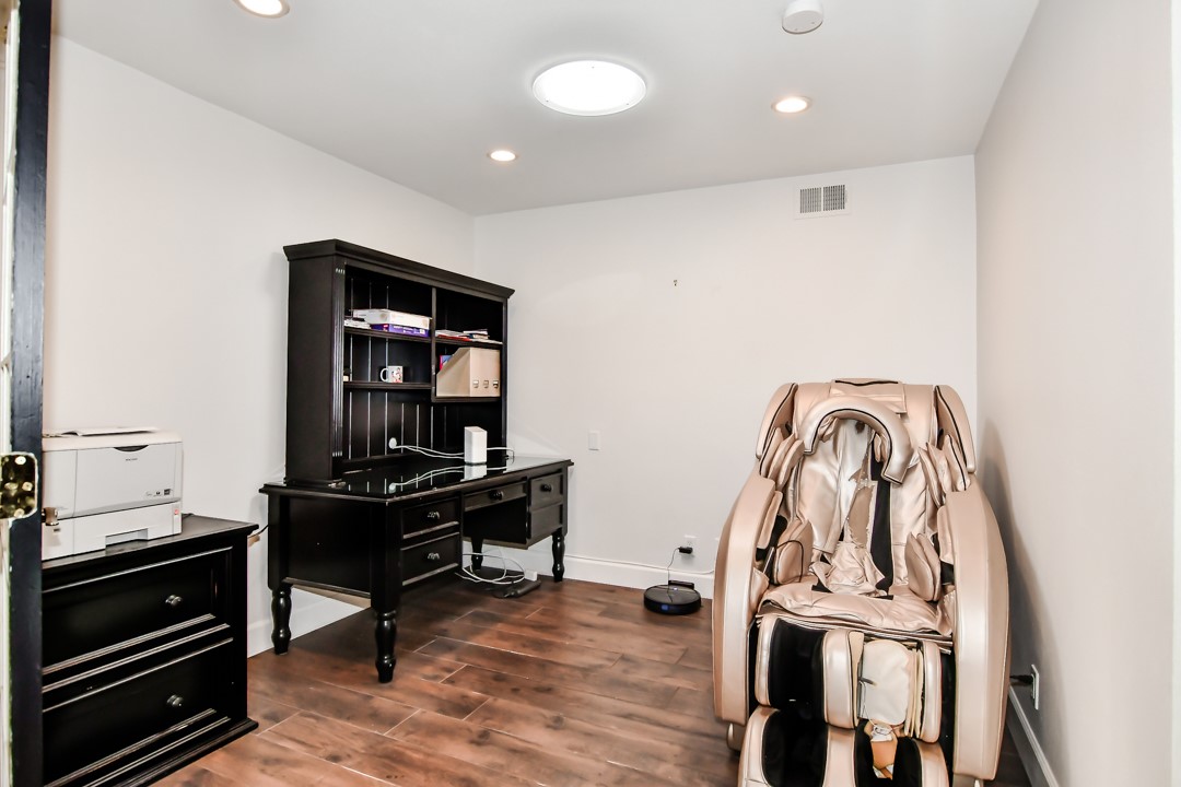 26 Shoal Drive Corona del Mar, CA 92625 - Photo 20 of 37 a view of a workspace with furniture