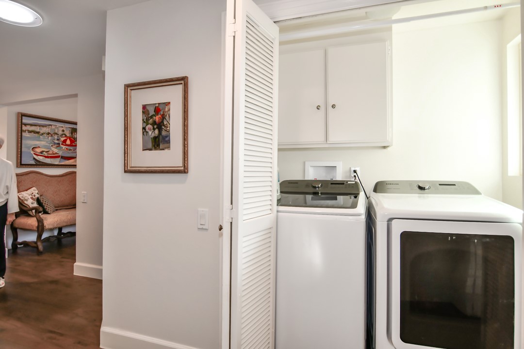 26 Shoal Drive Corona del Mar, CA 92625 - Photo 27 of 37 a utility room with dryer and washer