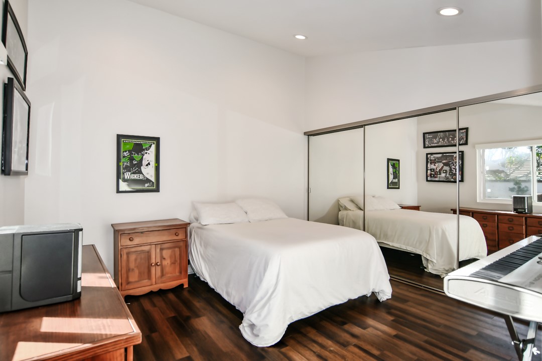 26 Shoal Drive Corona del Mar, CA 92625 - Photo 28 of 37 a bedroom with two beds and wooden floor