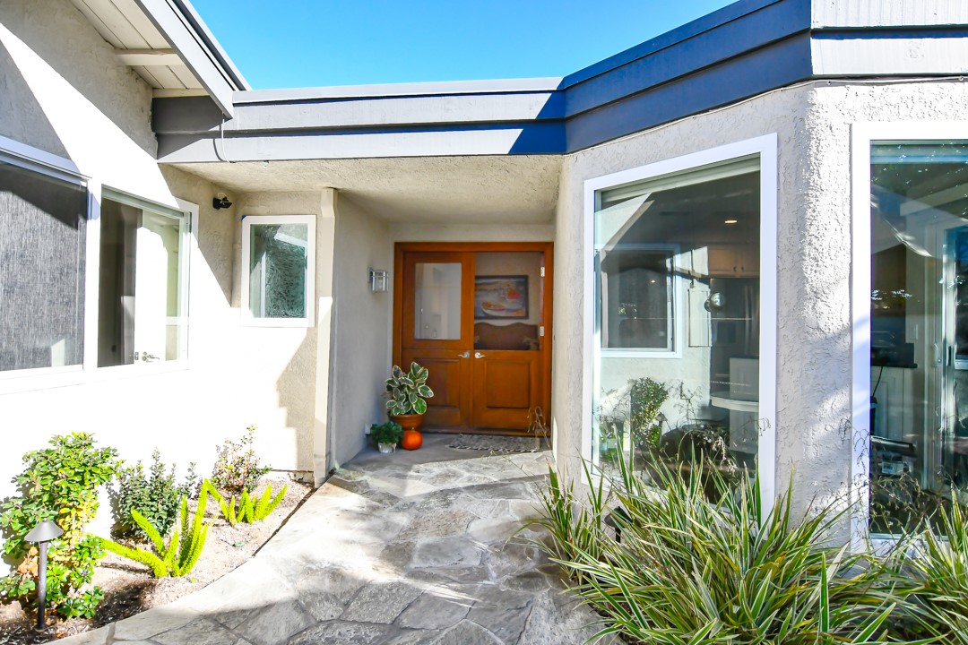 26 Shoal Drive Corona del Mar, CA 92625 - Photo 4 of 37