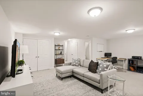 $725,000 | 6369 English Ivy Way, Springfield, VA 22152