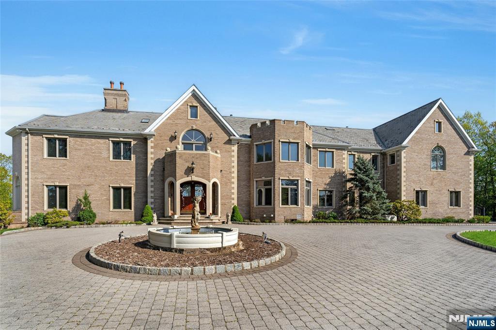 24 Club Way Cedar Grove, NJ 07009 - Photo 3 of 30