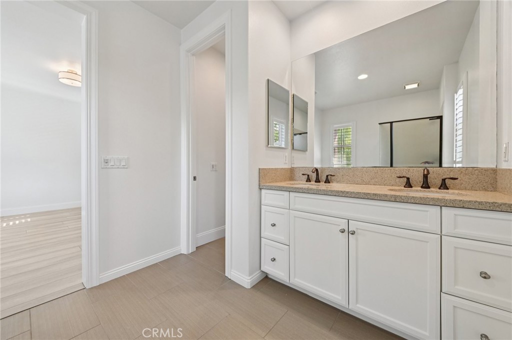 21 Canoe Irvine, CA 92618 - Photo 39 of 61 a bathroom with double sink and a mirror