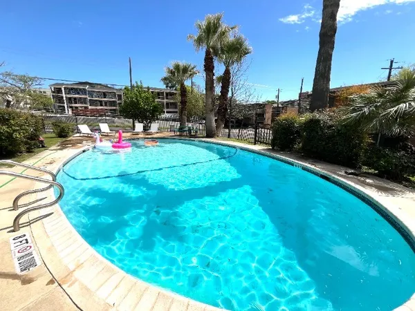 $1,075 | 3304 Red River Street, Unit 206, Austin, TX 78705