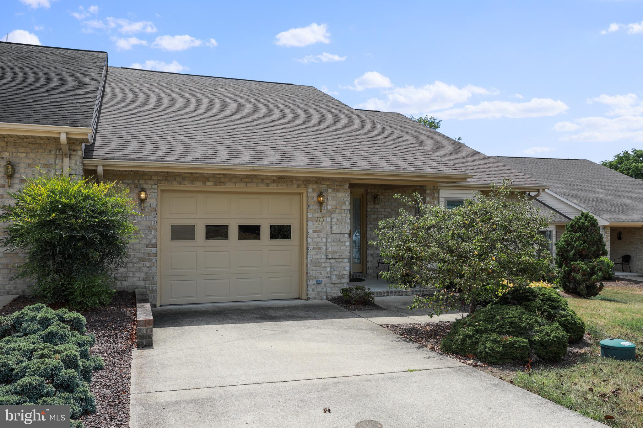 175 Maynard Lane Strasburg, VA 22657 - Photo 3 of 25 One car garage