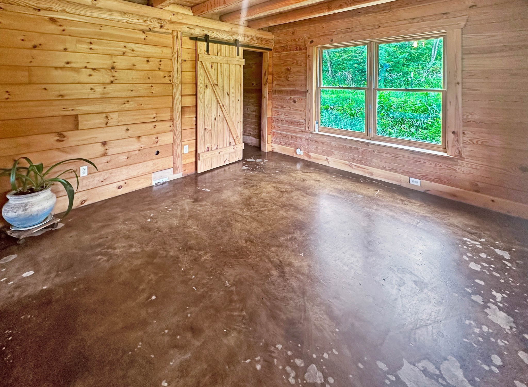 3172 Highway 76 Portland, TN 37148 - Photo 20 of 49 a view of a room that has a bed and a window