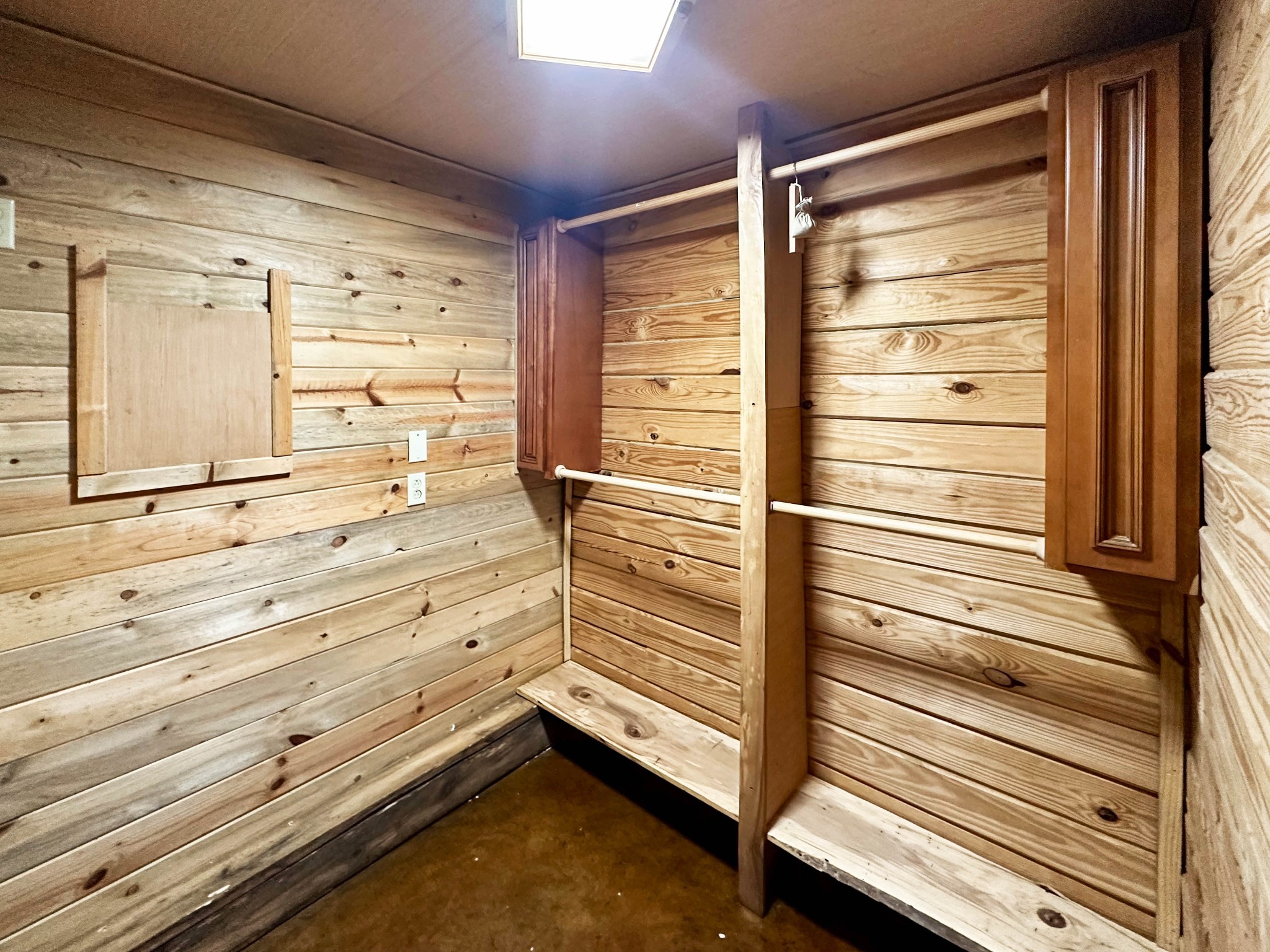 3172 Highway 76 Portland, TN 37148 - Photo 29 of 49 a view of closet area