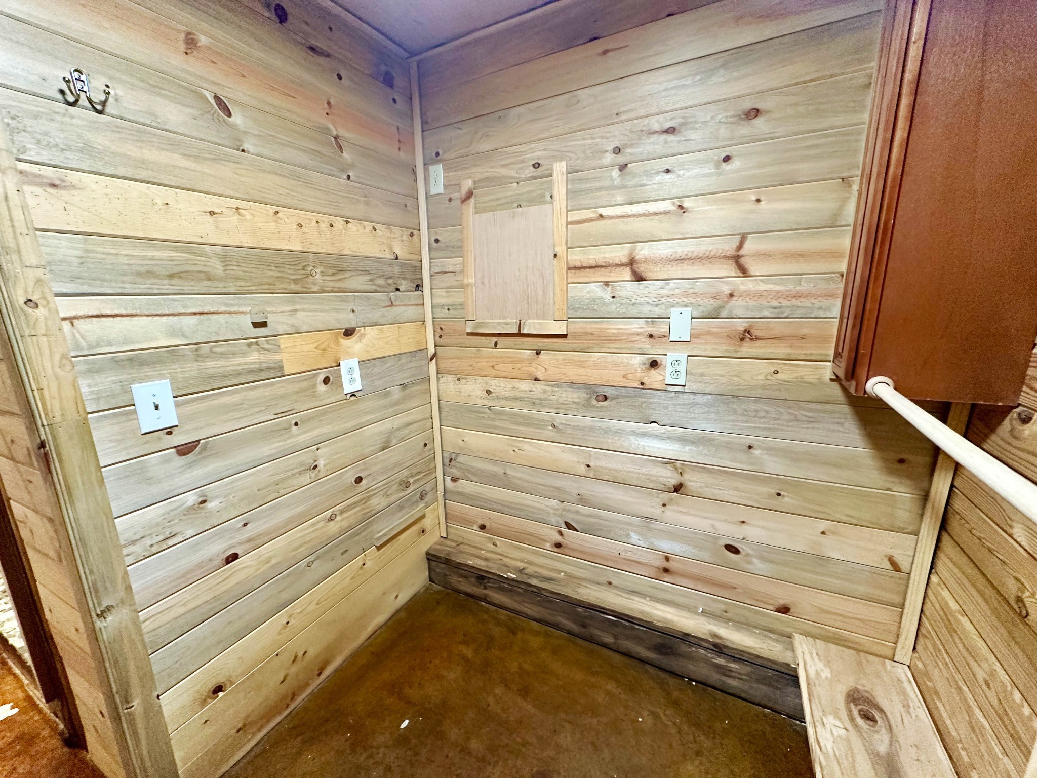 3172 Highway 76 Portland, TN 37148 - Photo 30 of 49 a view of walk in closet