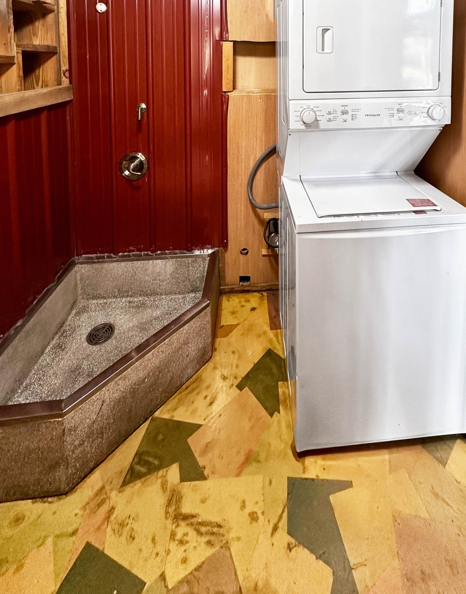 3172 Highway 76 Portland, TN 37148 - Photo 48 of 49 a bathroom with a tub and a shower
