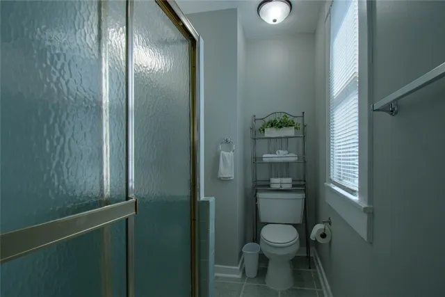 a bathroom with a toilet and a shower