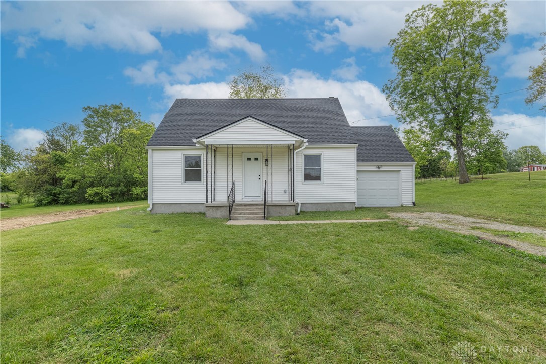 2976 Arthur Road Springfield, OH 45502 - Photo 1 of 1 This charming home offers a perfect blend of comfort and style, with a well-maintained exterior and inviting front porch.