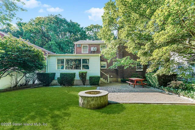 $989,000 | 36 Shaw Place | Westerleigh