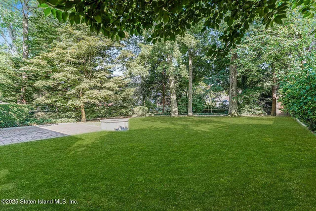 $989,000 | 36 Shaw Place | Westerleigh