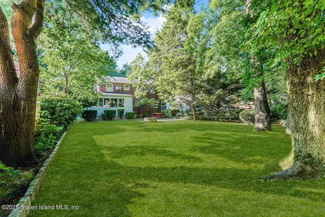 $989,000 | 36 Shaw Place | Westerleigh