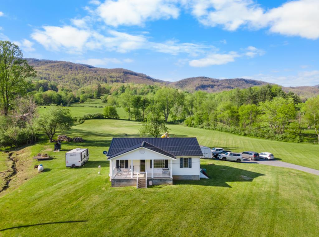 3003 Freestone Valley Road Tannersville, VA 24377 - Photo 4 of 40 Gallery Image 4
