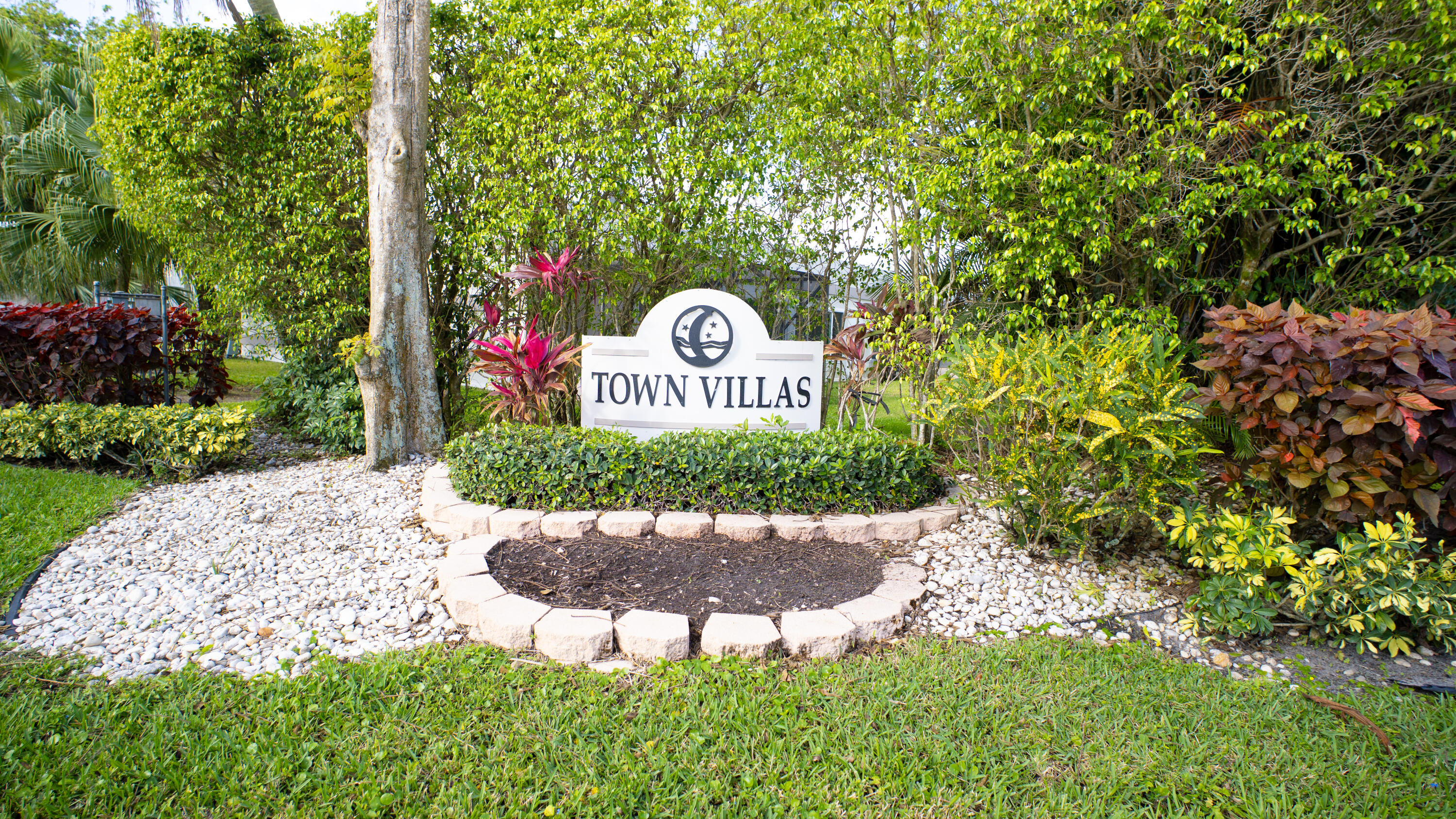 9110 Fairbanks Lane, Unit 4 Boca Raton, FL 33496 - Photo 2 of 15 Town Villa entry